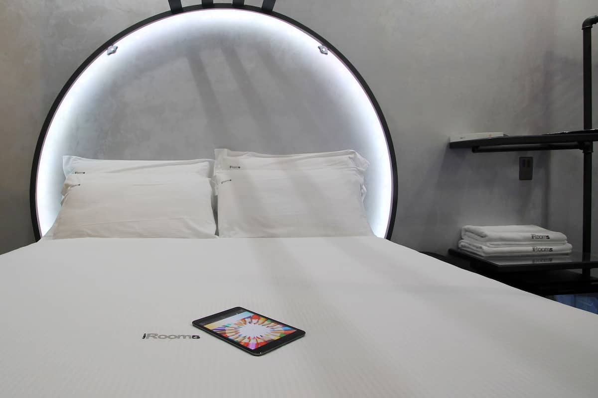 Economy Double Room (iTube) | Premium bedding, free minibar, in-room safe, soundproofing