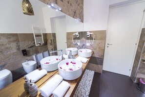 Suite Junior (Grotto Spa iZen) | Salle de bain