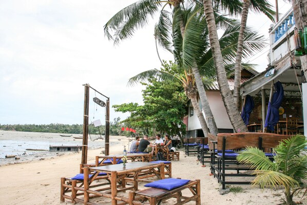 Breakfast, lunch, dinner served; Thai cuisine 