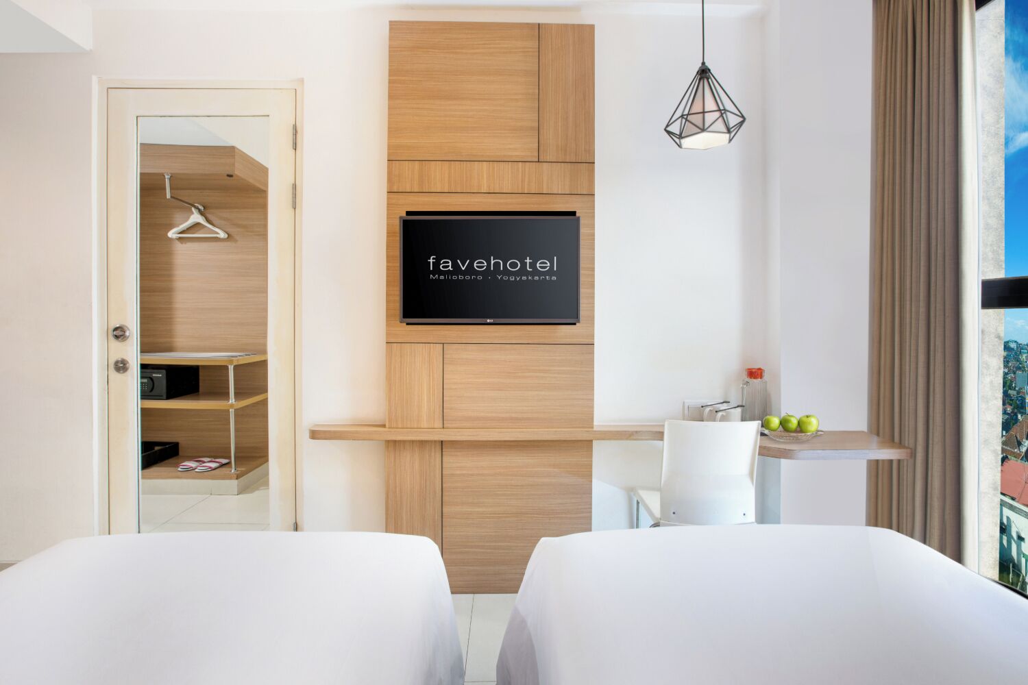 superior room | in-room safe, desk, soundproofing, free wifi