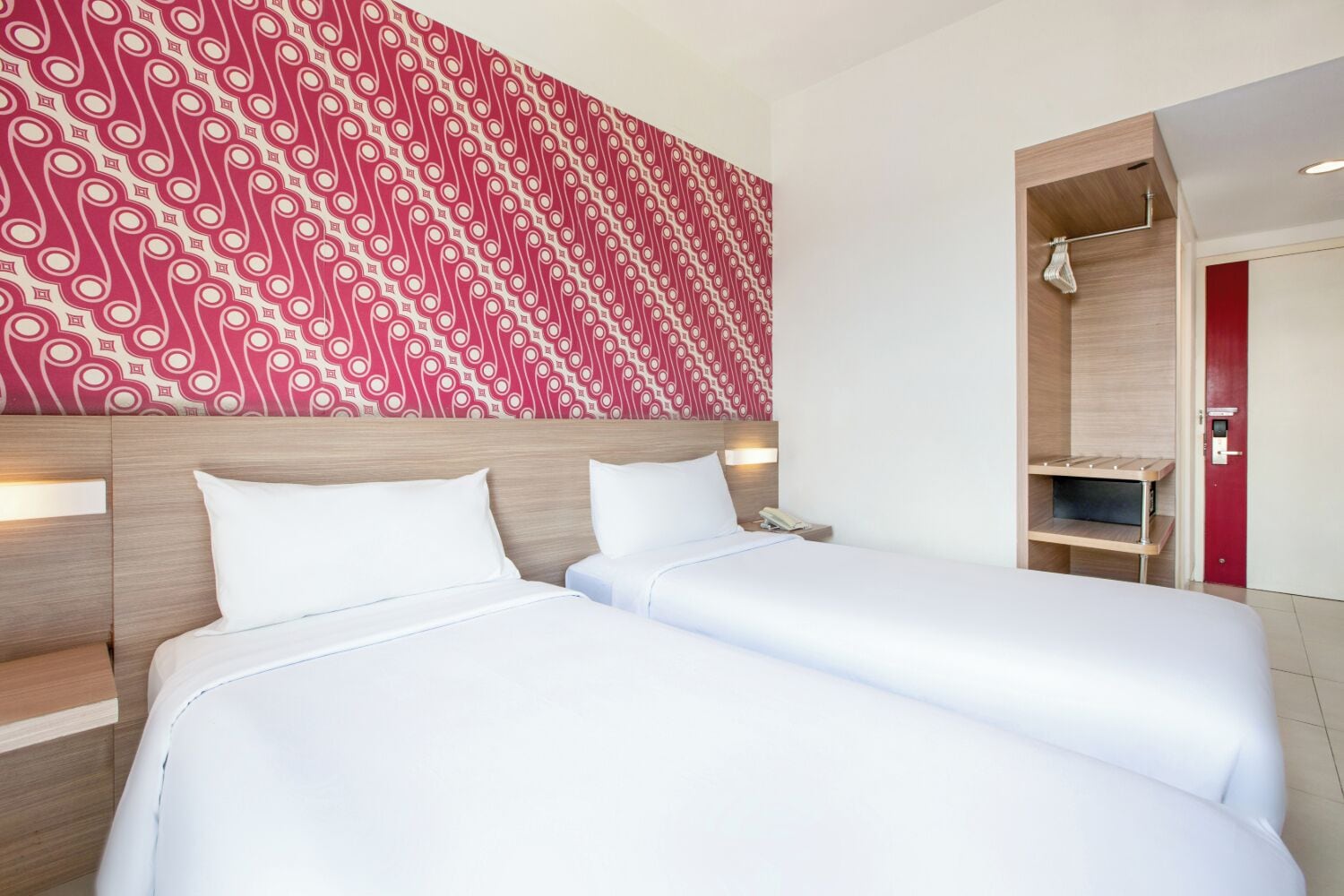 superior room | in-room safe, desk, soundproofing, free wifi