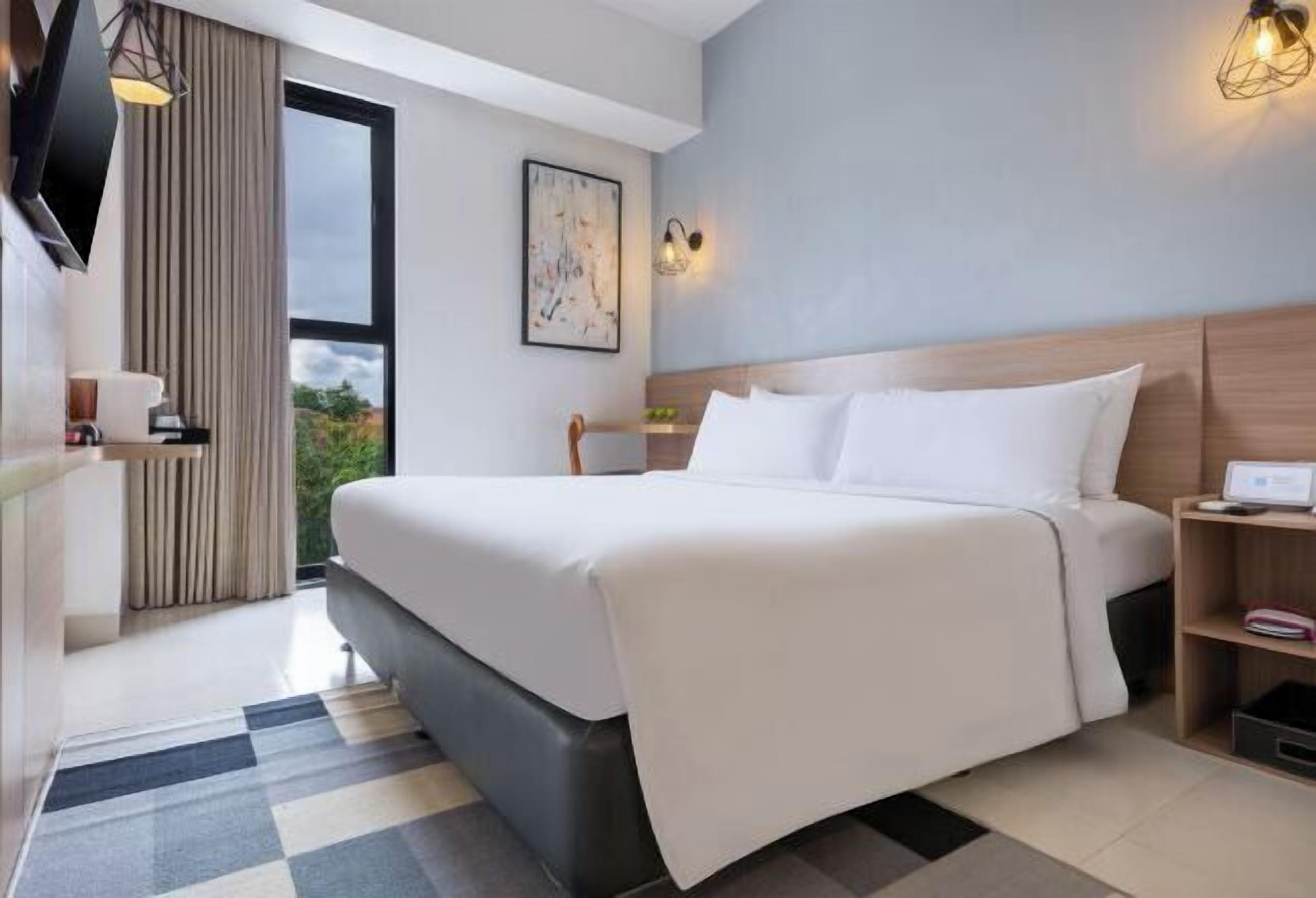 In-room safe, desk, soundproofing, free WiFi