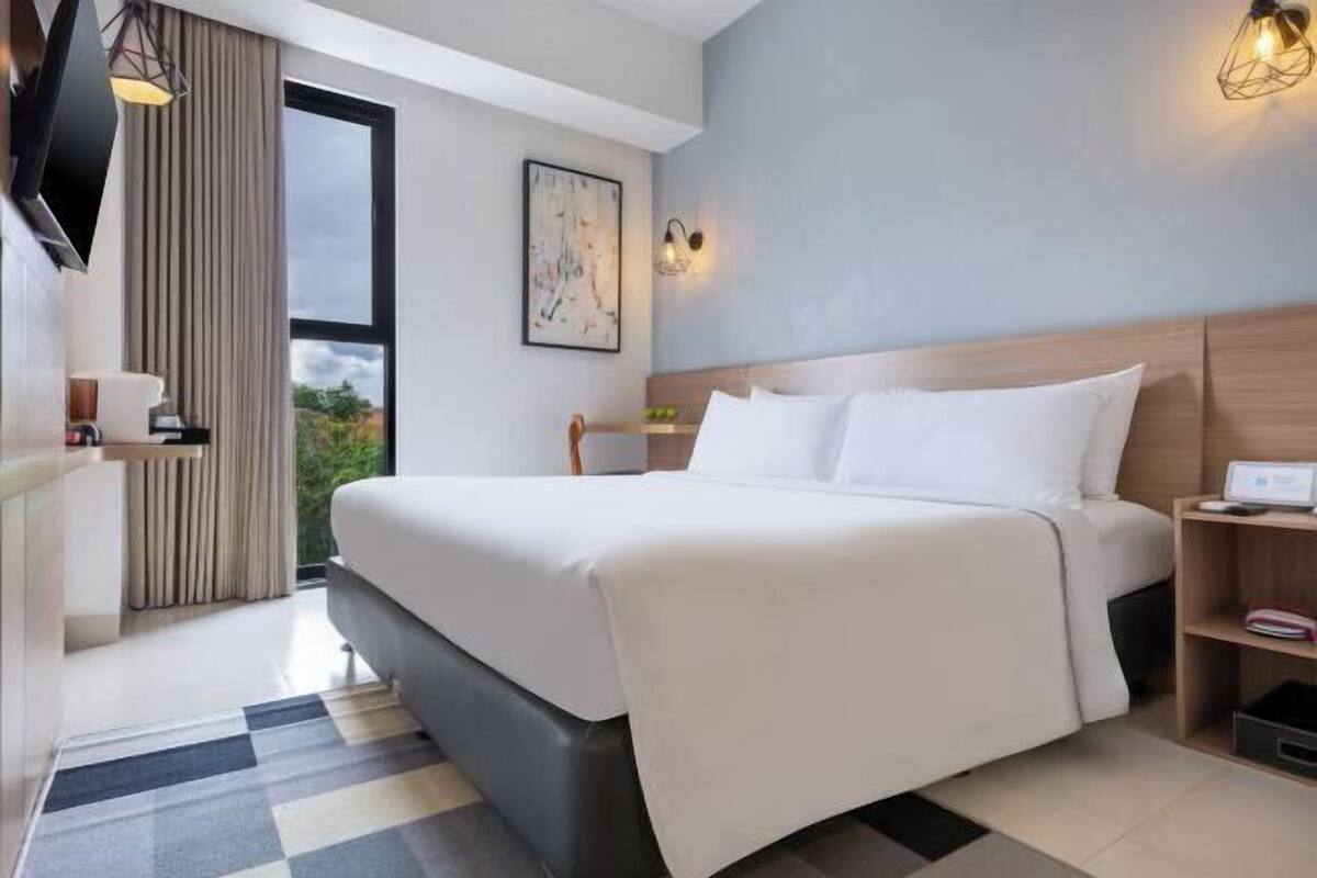 In-room safe, desk, soundproofing, free WiFi