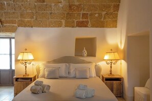 Royal Suite | Premium bedding, minibar, in-room safe, iron/ironing board