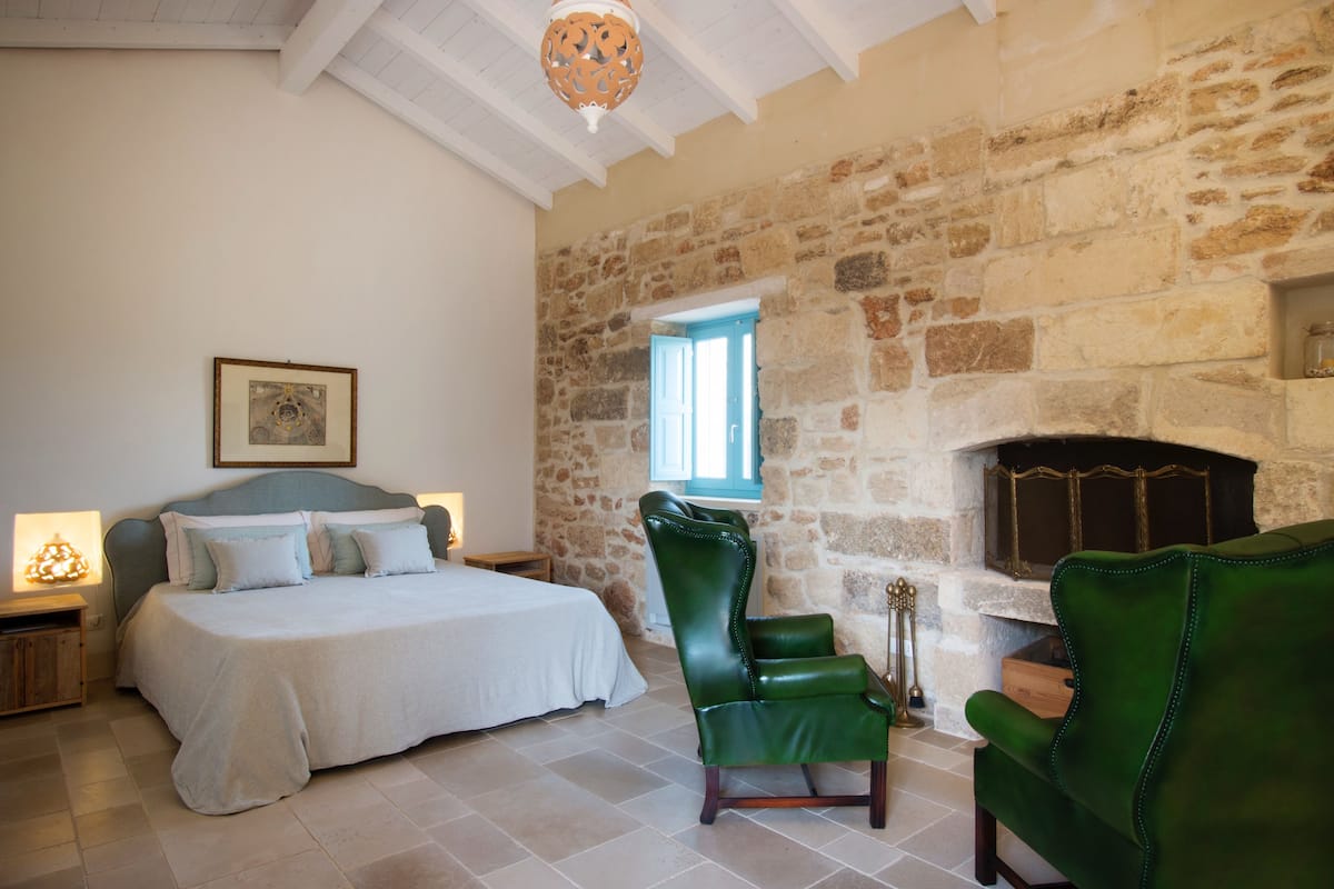 1 bedroom, premium bedding, minibar, in-room safe