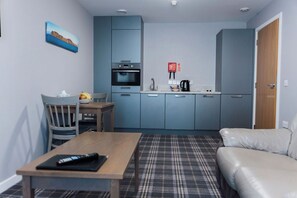 Apartemen, 2 kamar tidur | Area keluarga | TV