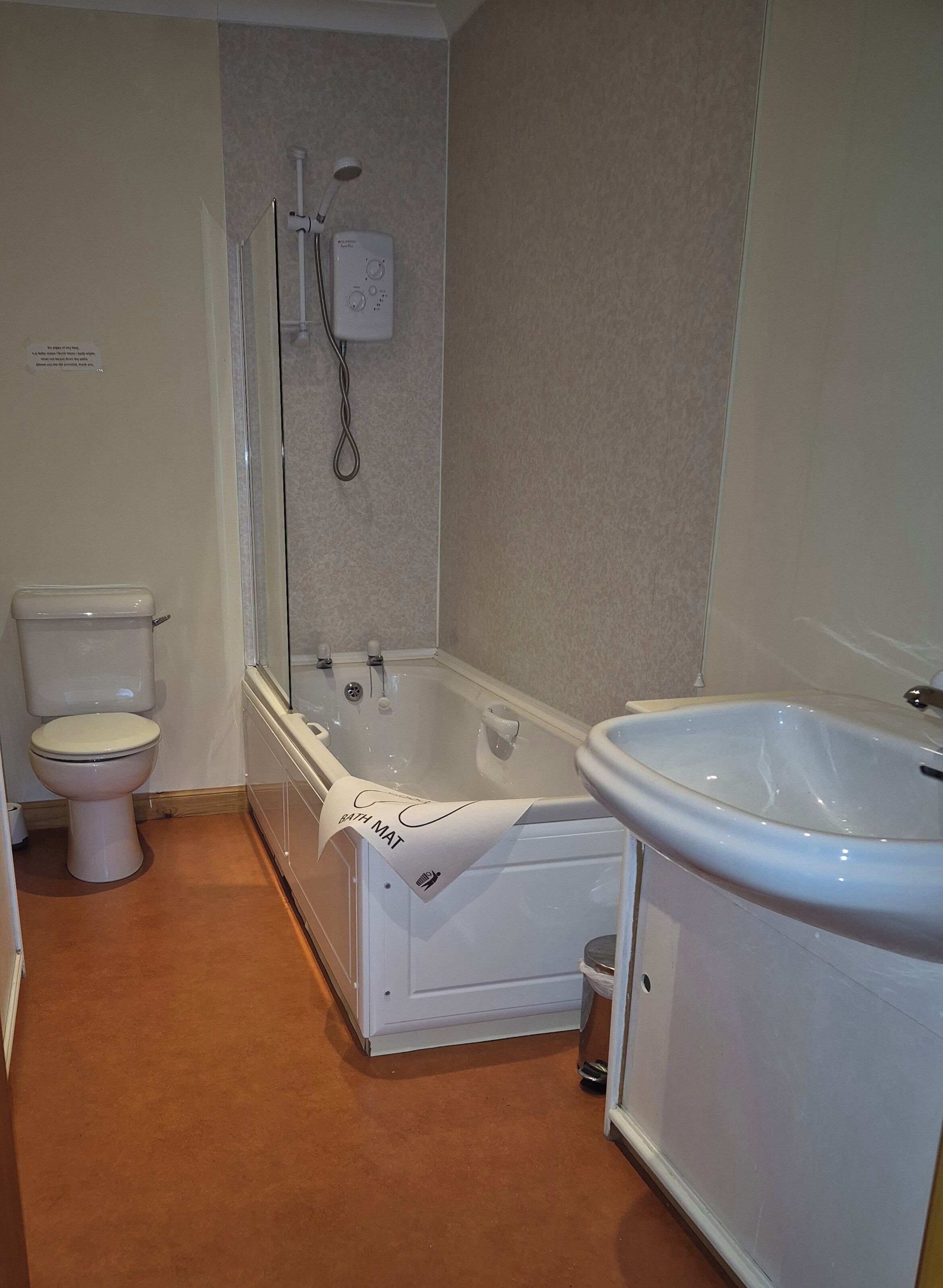 浴槽、ヘアドライヤー