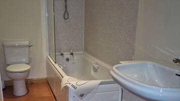 Bồn tắm, máy sấy tóc