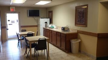 Free daily continental breakfast