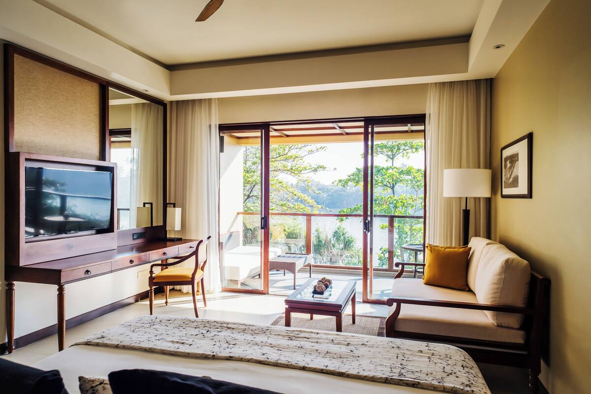 deluxe lagoon view room | premium bedding, minibar, in-room safe, desk