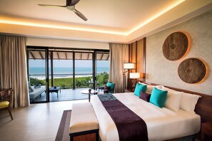 Deluxe Ocean View Room | Premium bedding, minibar, in-room safe, desk