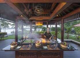 4 restaurants, breakfast, lunch, dinner served; Italian cuisine