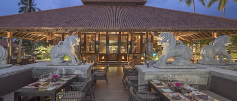 4 restaurants servant le petit déjeuner, spécialités Cuisine italienne