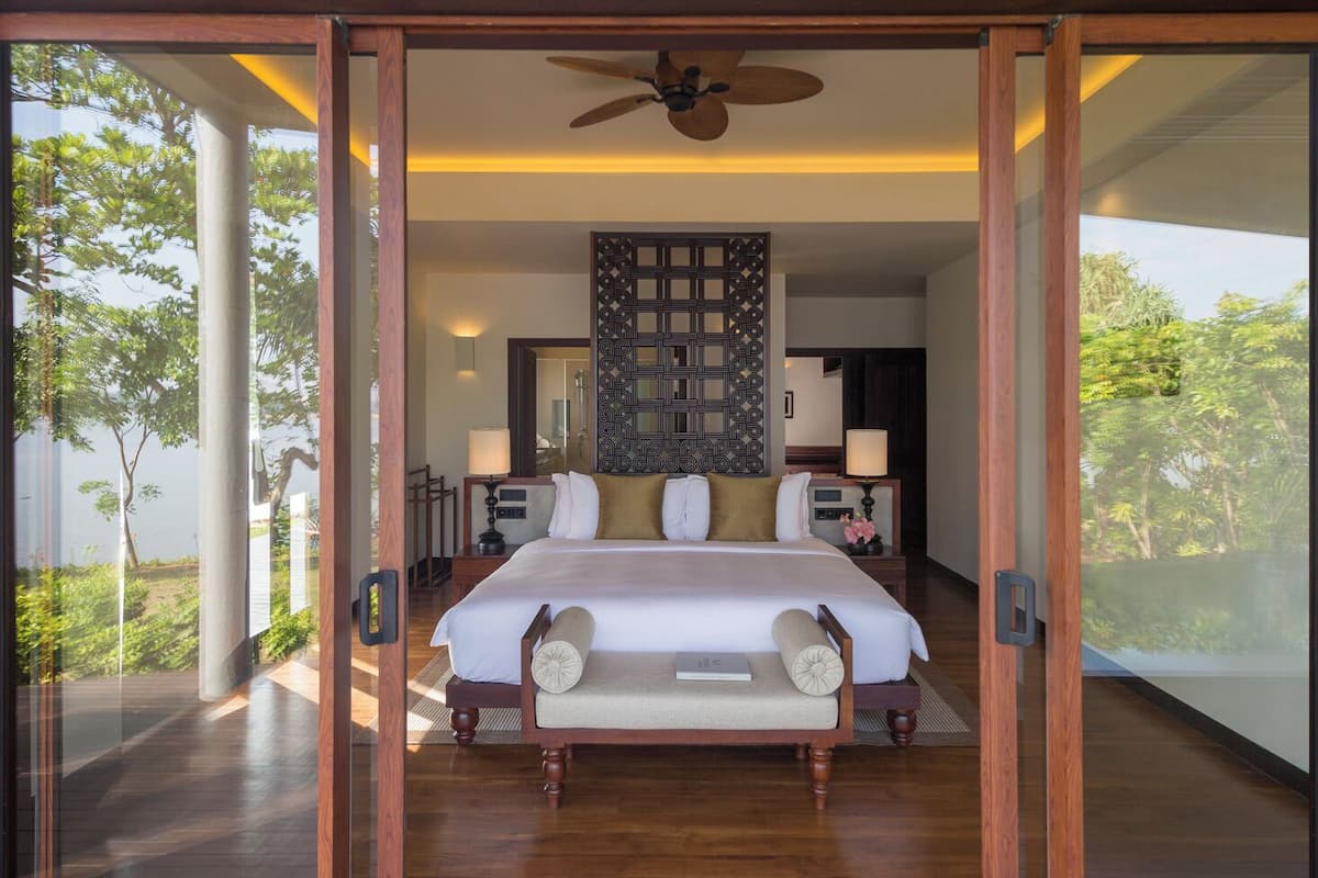 Royal Bawa Suite | Premium bedding, minibar, in-room safe, desk