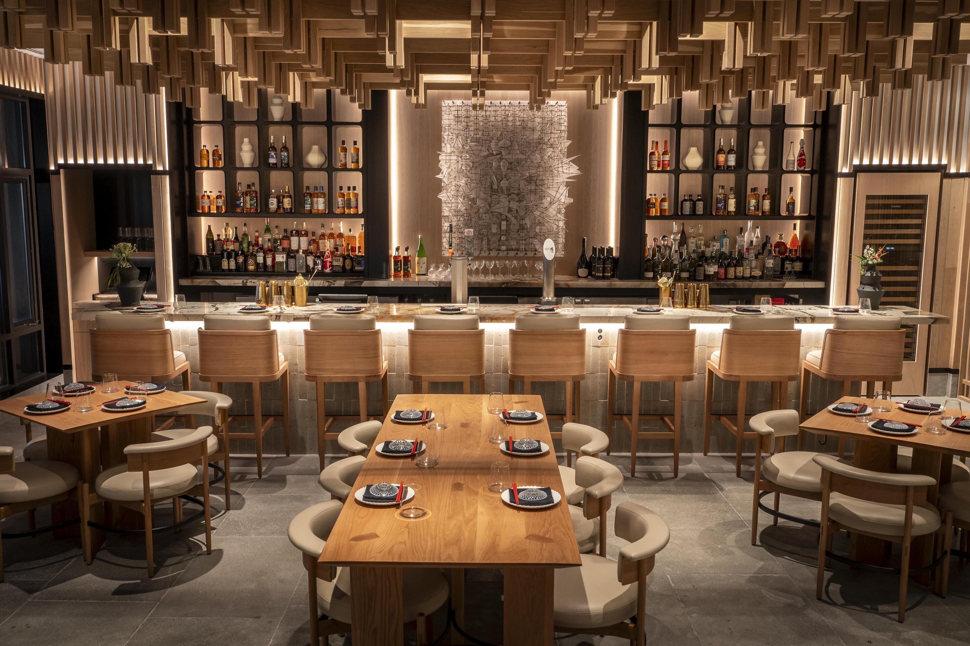 3 restaurants; breakfast, lunch and dinner served 