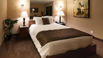 1 bedroom, premium bedding, desk, iron/ironing board