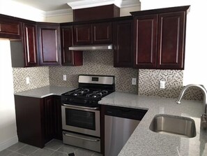 Refrigerador, microondas, cafetera/tetera