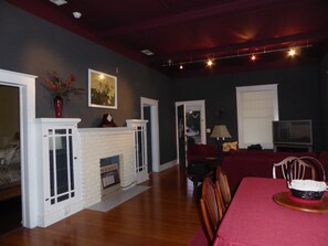 House, 2 Bedrooms | Living room | 42-inch TV with premium channels, DVD player - Brennan House (Carlsbad)