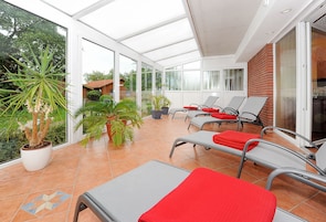 Sauna, hot tub, steam room, body treatments, hot stone massages