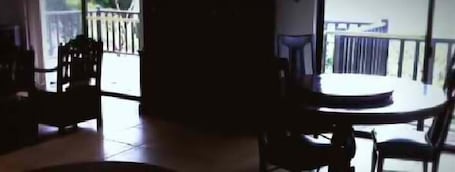 House, 3 Bedrooms | In-room dining