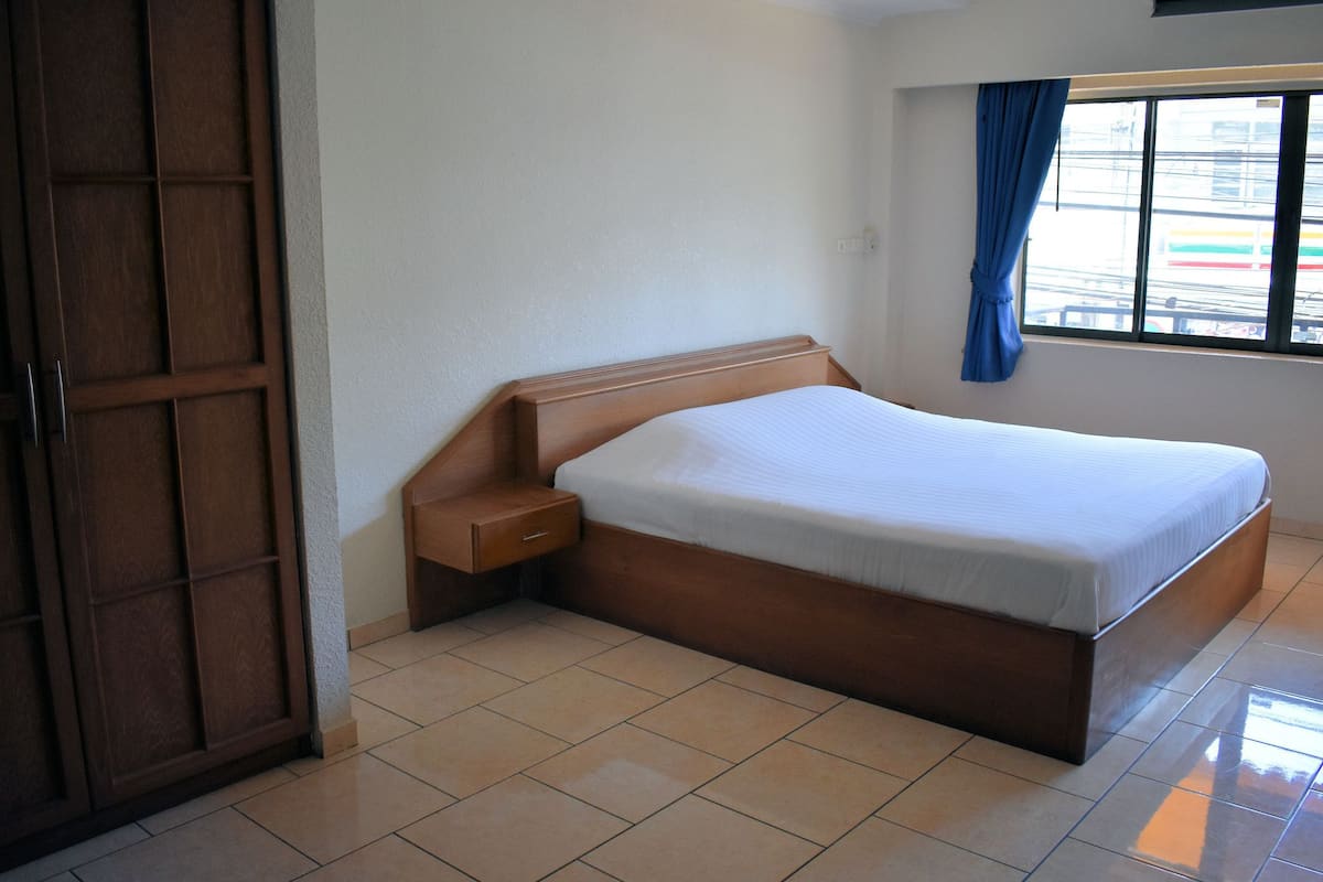 Deluxe Double Room | In-room safe, desk, soundproofing, free WiFi