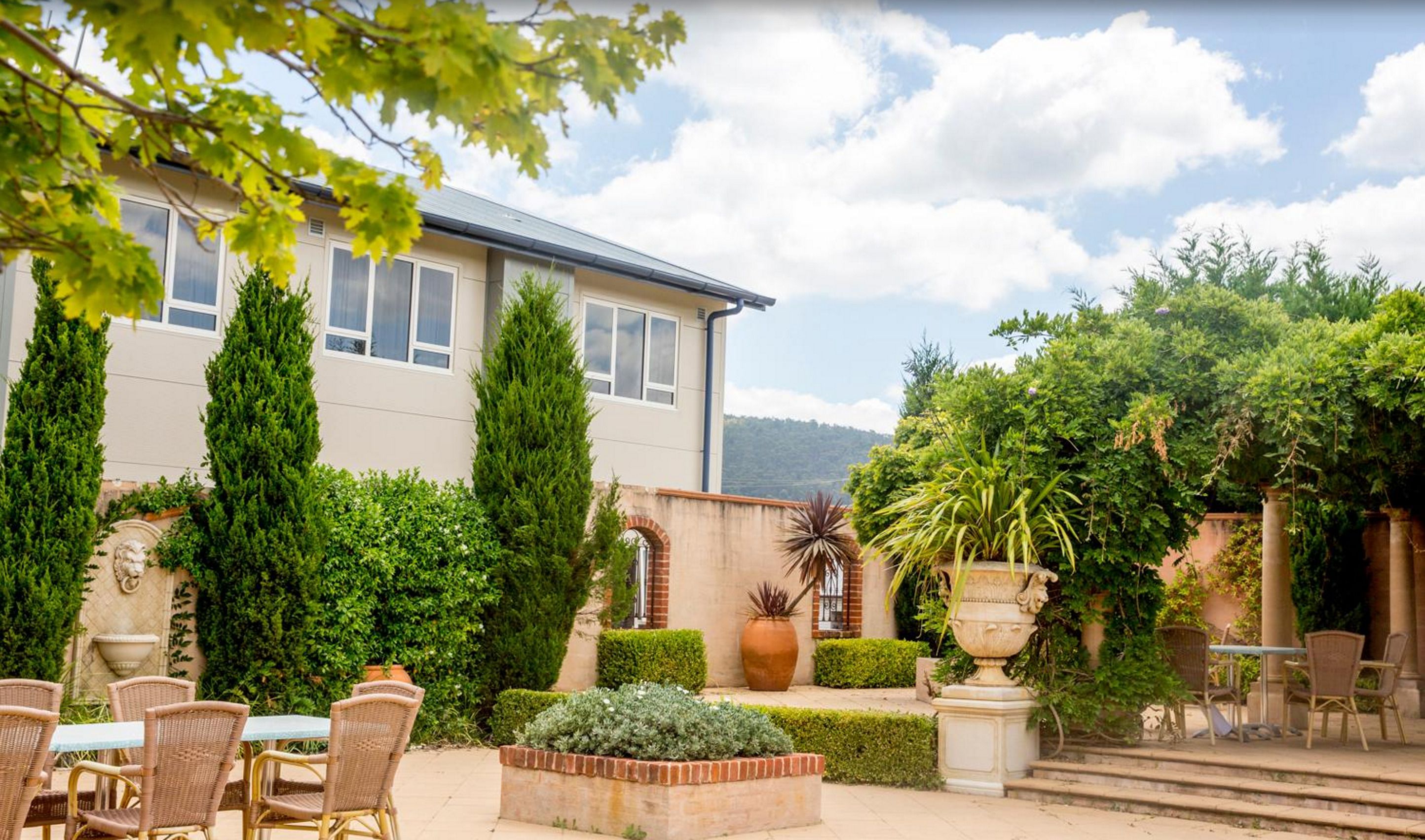 รับประทานอาหารกลางแจ้ง