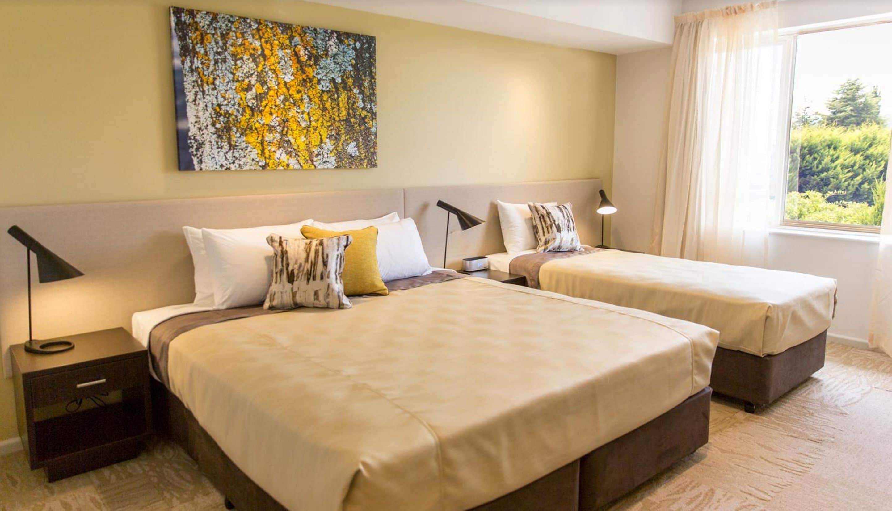 Club Premier King | Premium bedding, desk, iron/ironing board, free WiFi