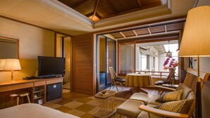 Minibar, in-room safe, rollaway beds (surcharge), WiFi (free) - Oyado Tamaki (Shibukawa)