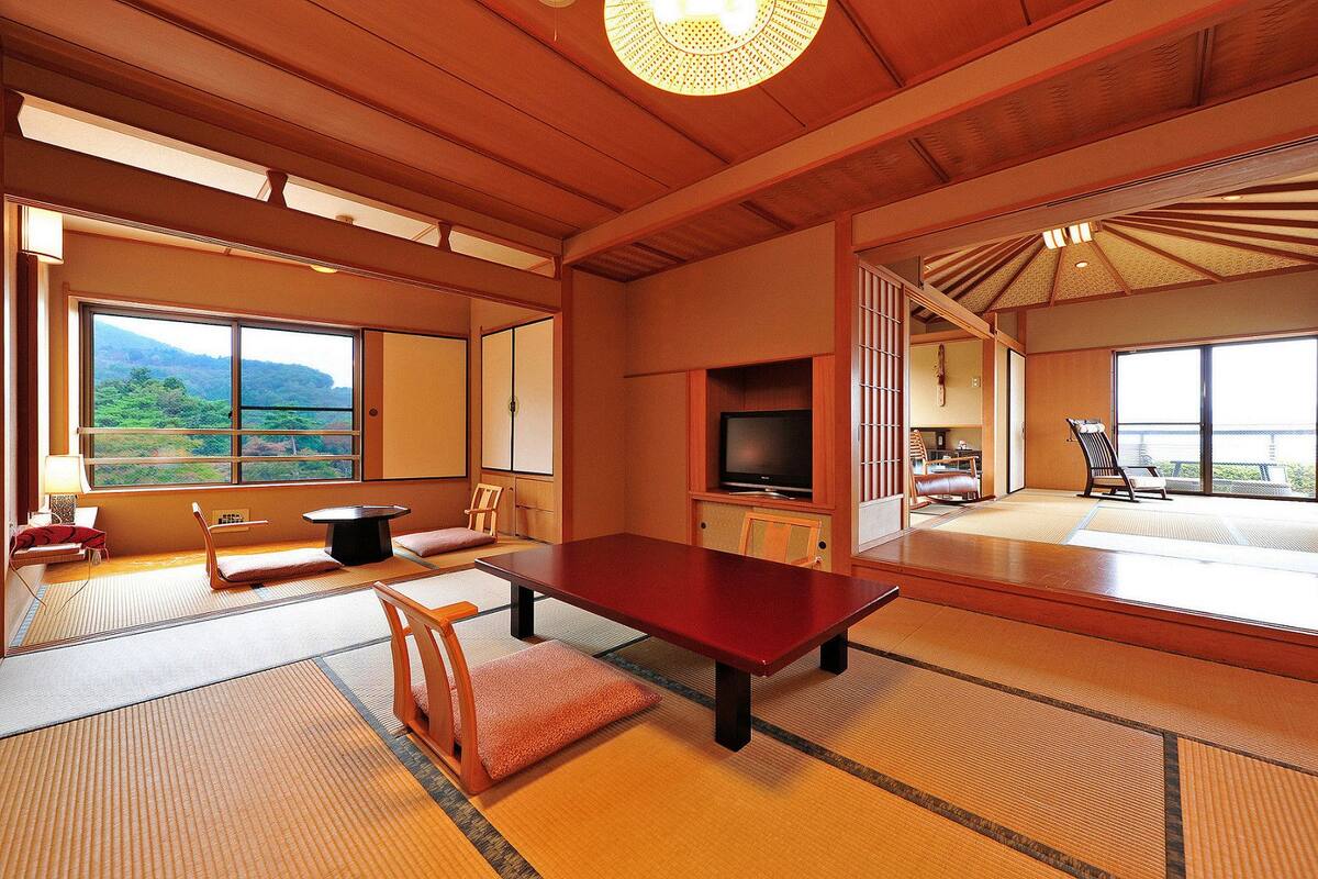 Luxury-Zimmer, Bergblick (Open Air Bath) | Minibar, Zimmersafe, Zustellbetten, kostenloses WLAN