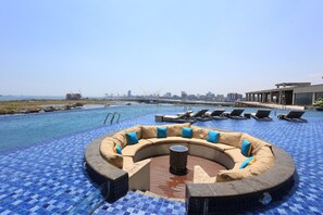 Outdoor pool - The Rinra Makassar (Makassar)