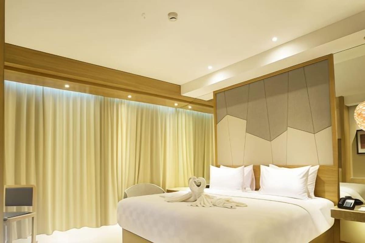 Deluxe King Room