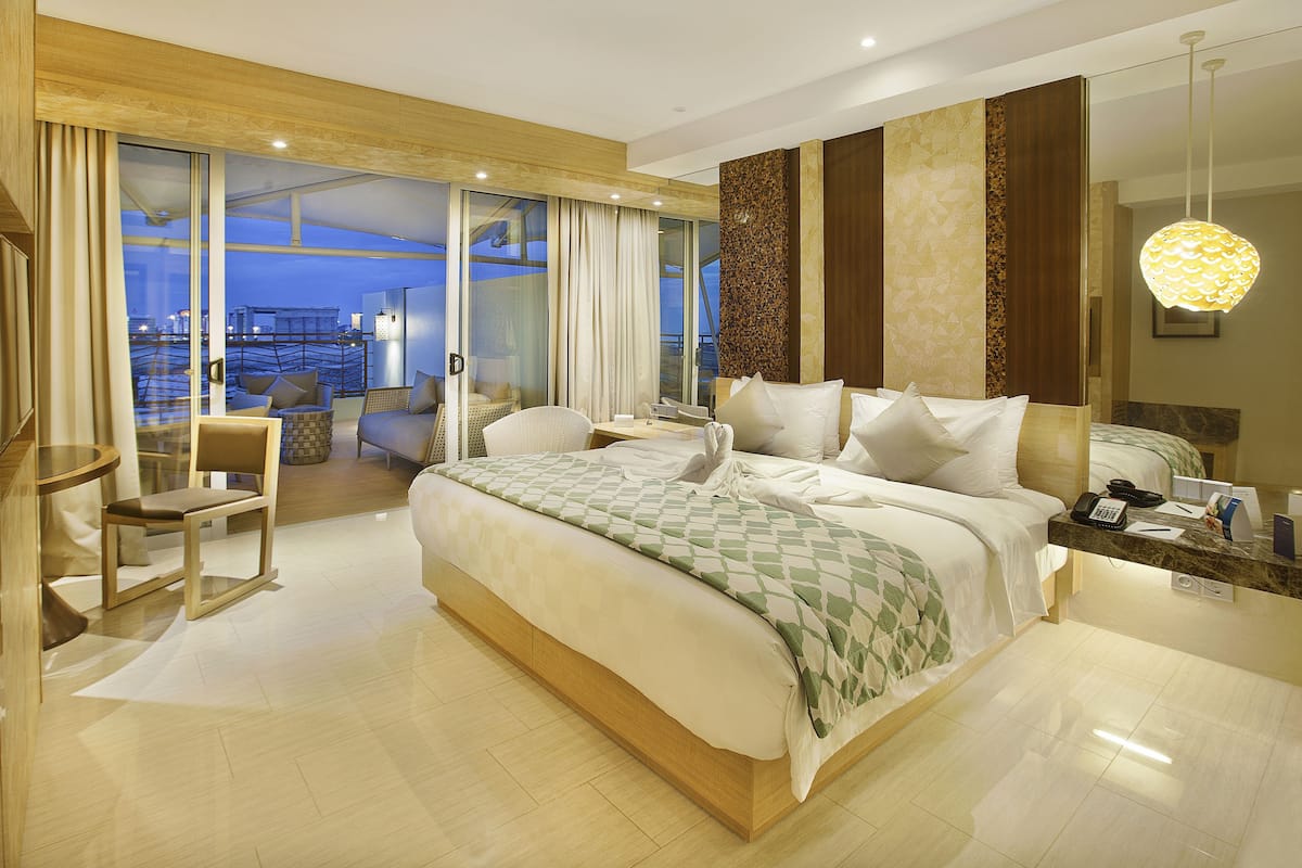 Premier Room, 1 King Bed, Resort View | 1 bedroom, premium bedding, minibar, in-room safe