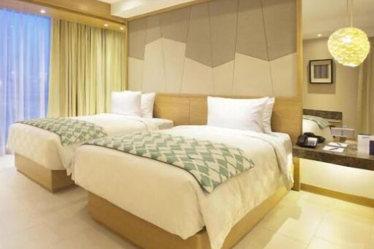 Ropa de cama de alta calidad, minibar, caja fuerte y escritorio