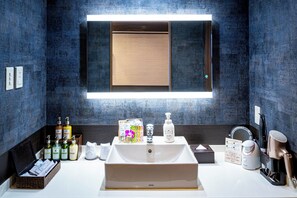 Royal Balian with Open-Air Bath