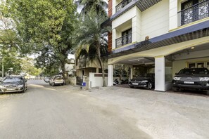 Front of property - Treebo Elan (Chennai)