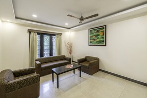 Lobby sitting area - Treebo Elan (Chennai)