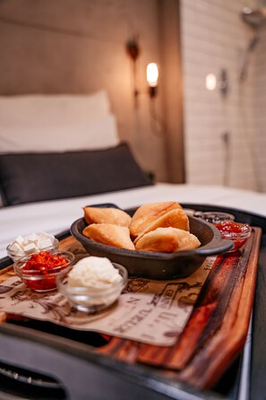 Petit déjeuner continental (8 EUR par personne)