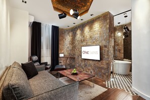 Apartament de luxe, 1 llit de matrimoni gran i sofà llit | Sala d'estar | Televisor intel·ligent de 50 polzades amb canals digitals i televisor 