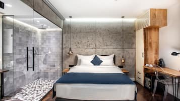 Premium Double Room, 1 King Bed, City View | Egyptian cotton sheets, premium bedding, memory-foam beds, minibar