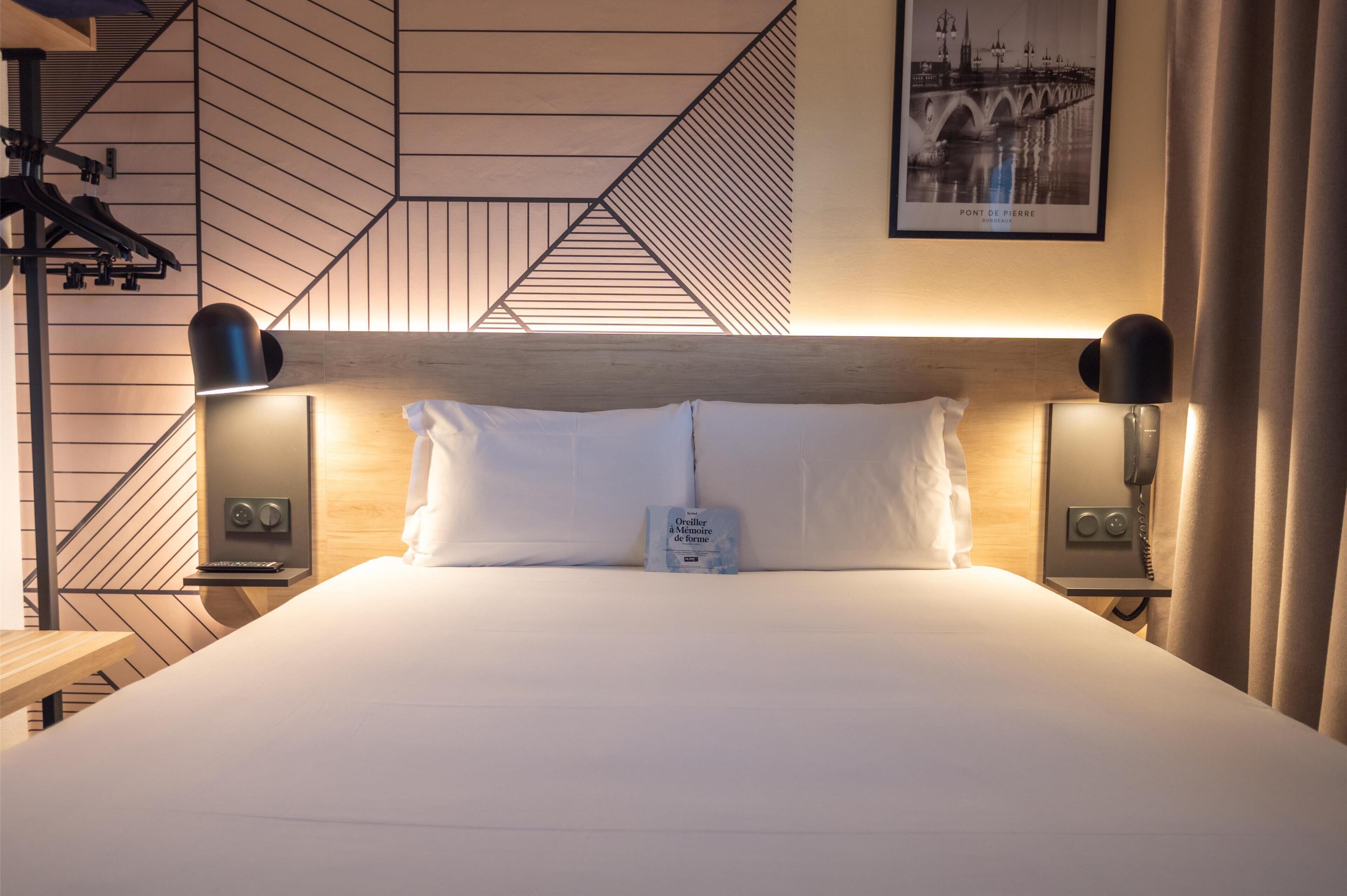 desk, blackout curtains, soundproofing, free wifi