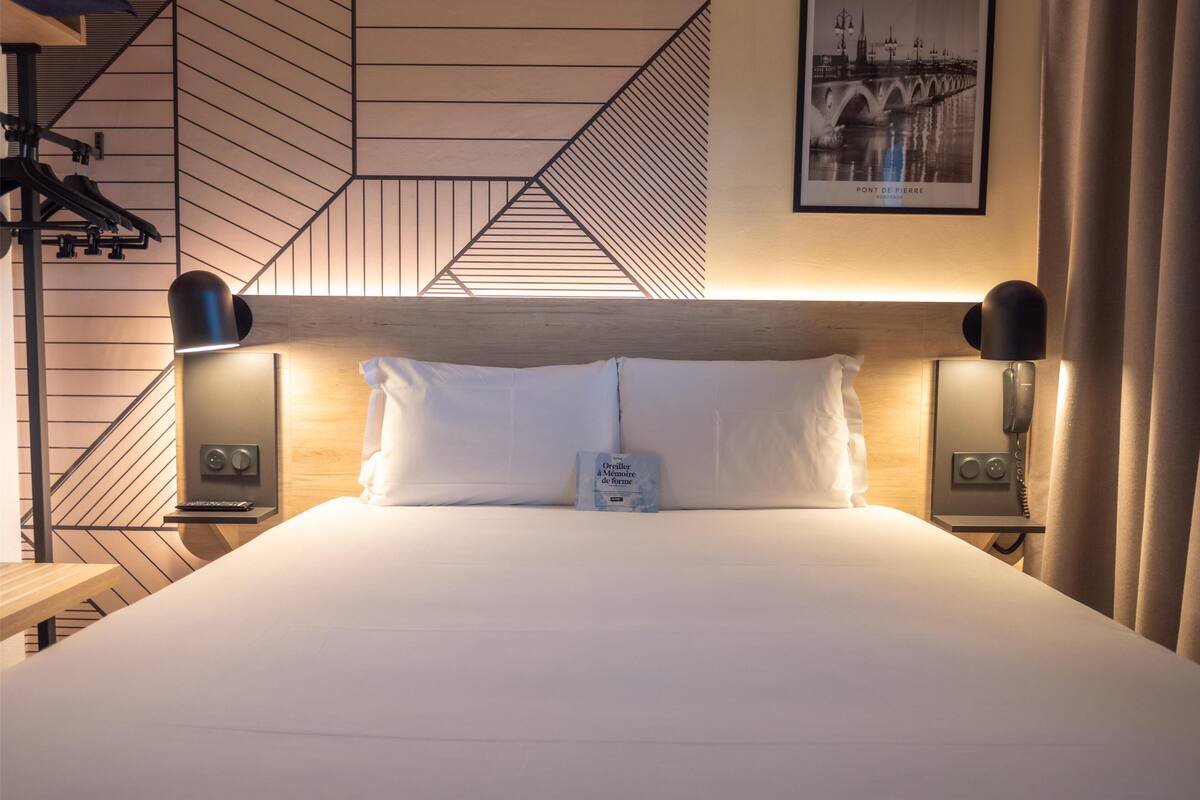 Standard Room, 1 Double Bed | 1 bedroom, desk, blackout curtains, soundproofing