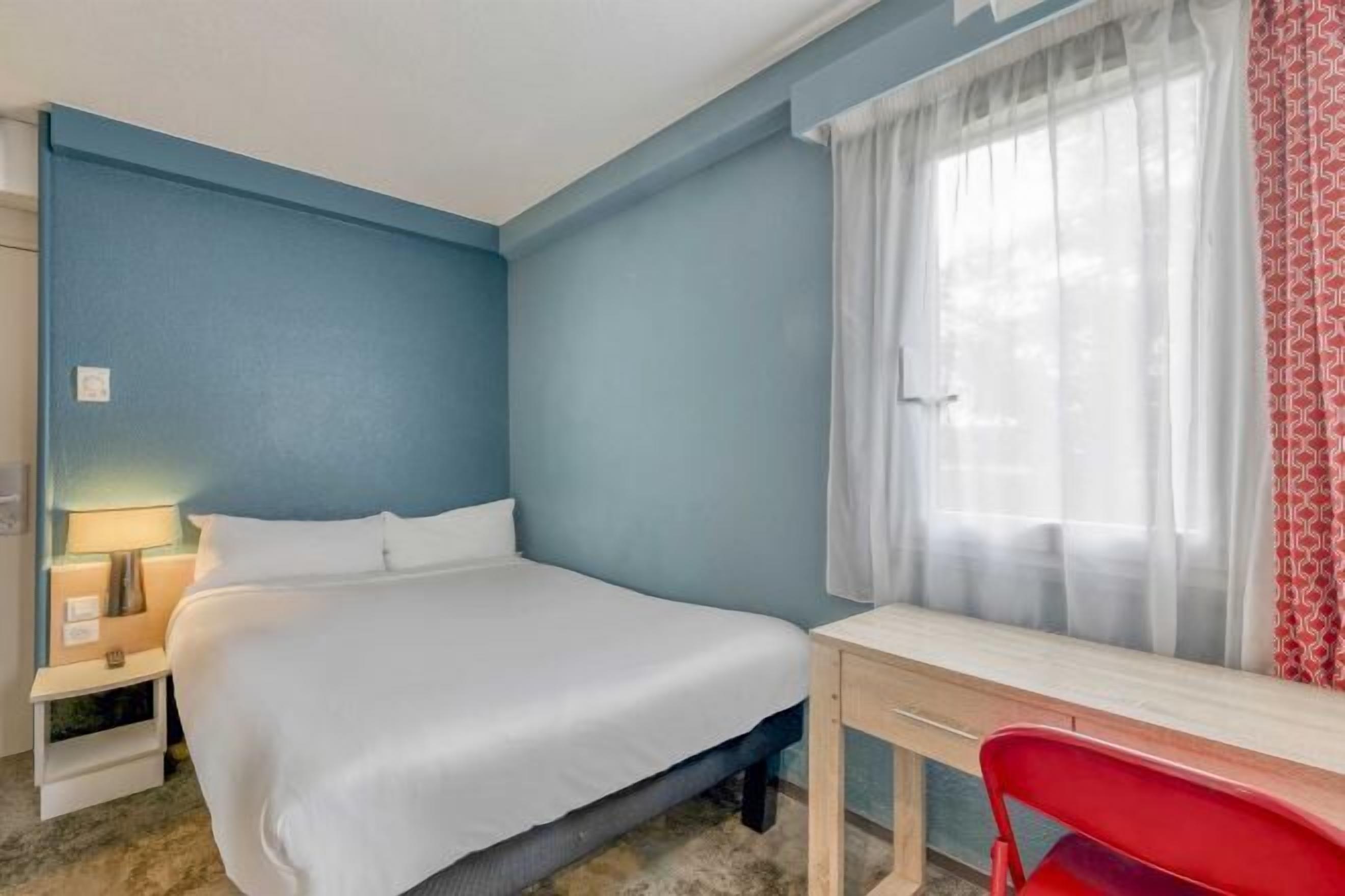 โต๊ะทำงาน, ผ้าม่านกันแสง, ห้องเก็บเสียง, เปล/เตียงเด็กอ่อน (ฟรี)