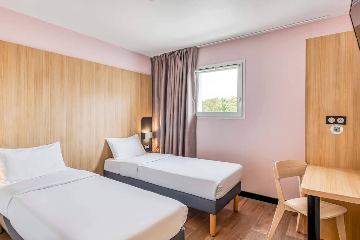 twin room, non smoking | desk, blackout curtains, soundproofing, free cots/infant beds