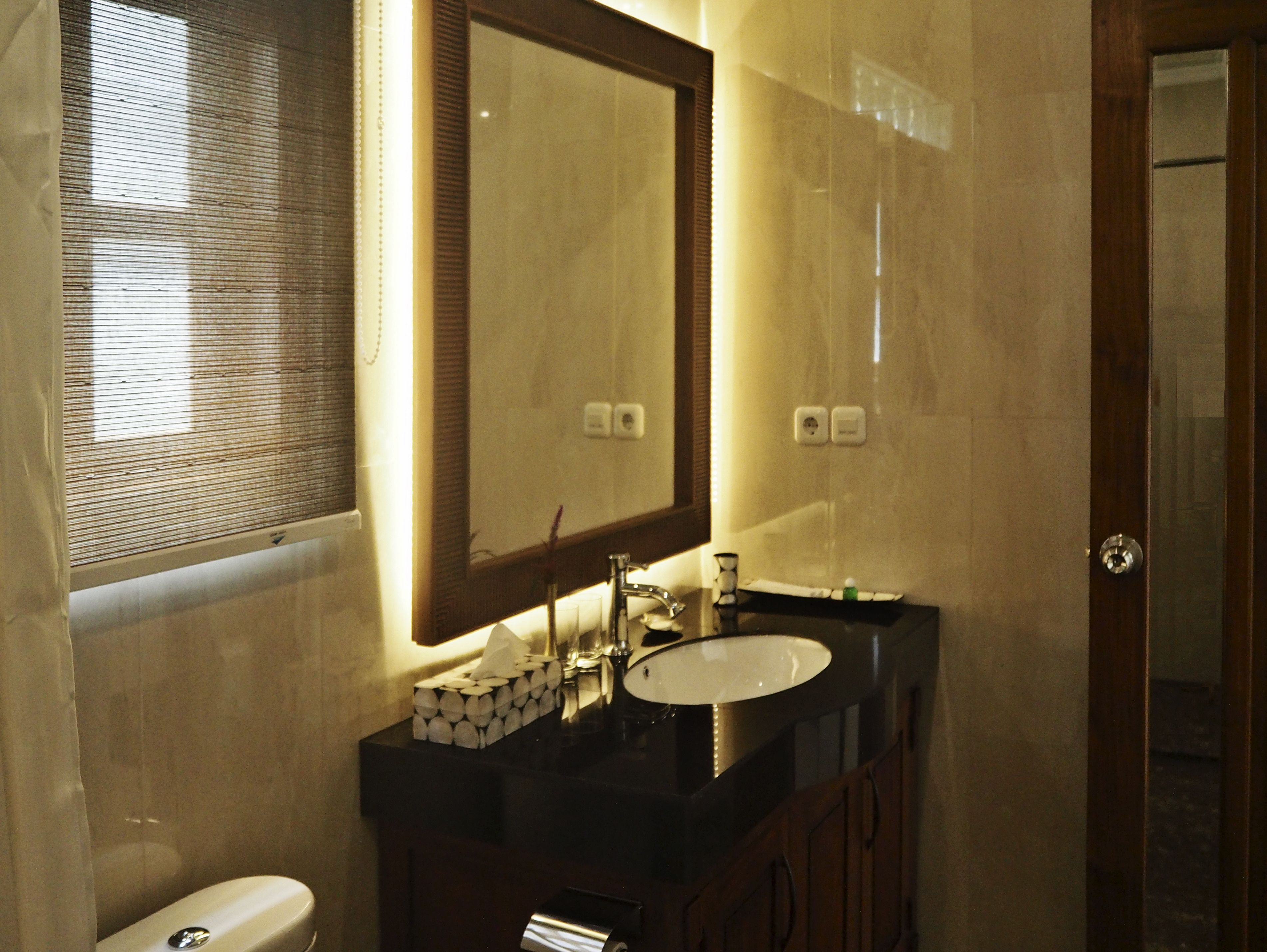 garden studio apartment | bathroom sink