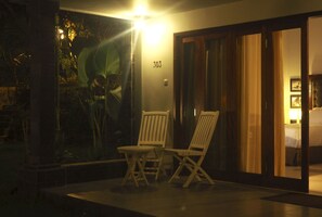 Deluxe Twin Room, Garden View | Terrace/patio