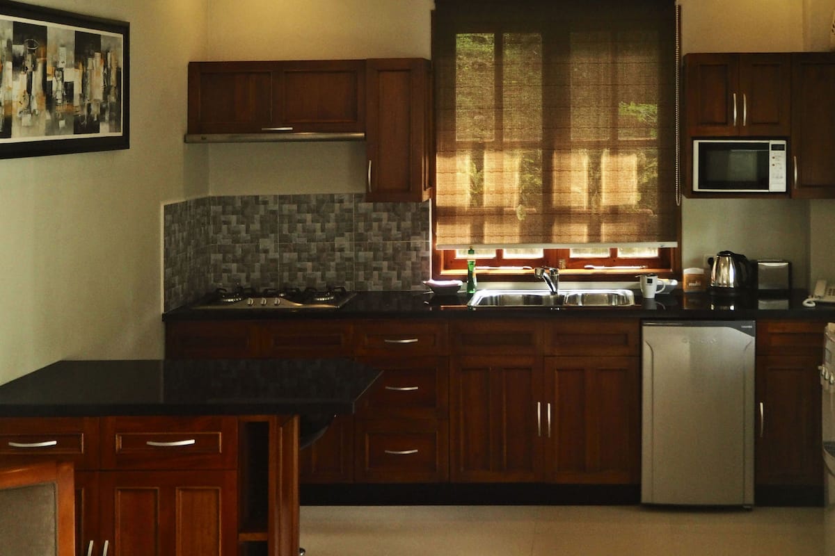 garden studio apartment | private kitchen | coffee/tea maker, electric kettle