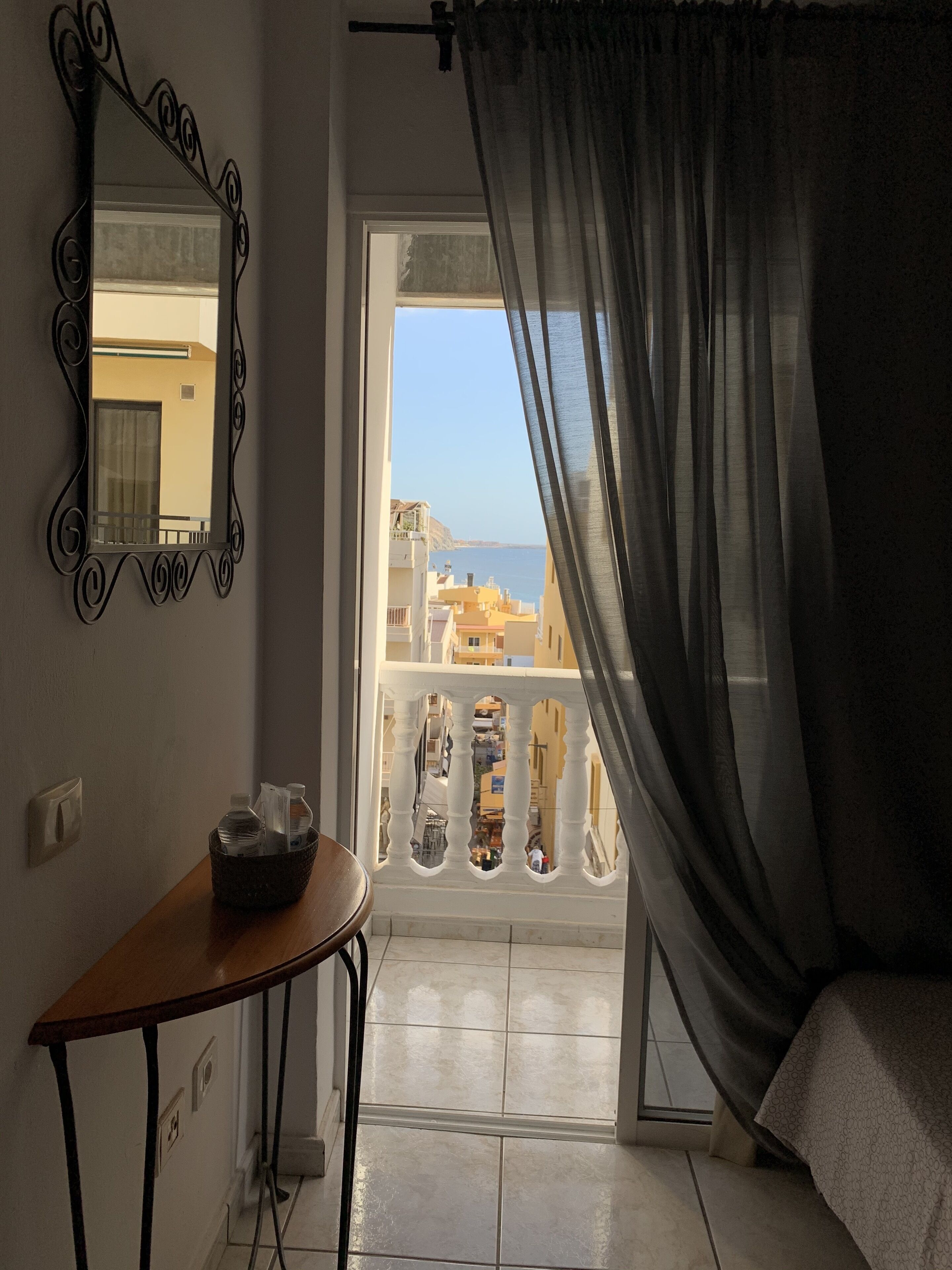 ツインルーム 専用バスルーム | 遮光カーテン、WiFi (無料)