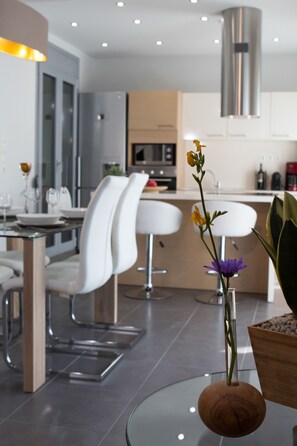 Executive Apartment, 2 Bedrooms | Private kitchen | Stovetop, coffee/tea maker, electric kettle, cookware/dishes/utensils - Polis Apartments (Thessaloniki)