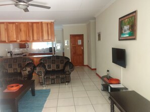 Family Cottage | Living area | 32-inch flat-screen TV with satellite channels, TV - Sand River Cottages (Mbombela)