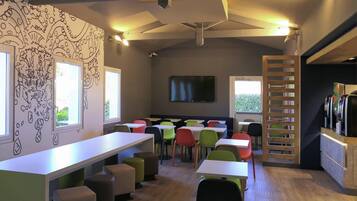 Colazione a buffet, servita tutte le mattine (9 EUR a persona)